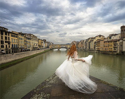 Bride in front of the Ponte Vecchio medieval bridge