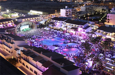 Aerial view of a party scene at Ushuaïa Ibiza Beach Hotel © USHUAIA IBIZA BEACH HOTEL