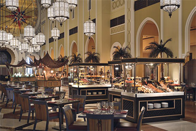 Al Wadaa Restaurant buffet at Mövenpick Resort Al Nawras © MÖVENPICK HOTELS & RESORTS