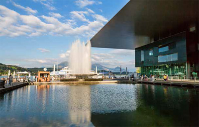 View of the KKL and the Wagenbach fountain in Lucerne