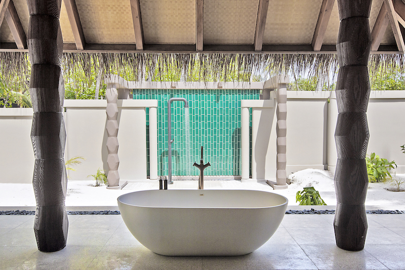 Luxury Beach Villa with tub © Joali Maldives
