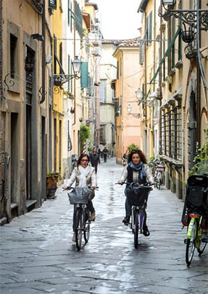 Bicyclists in the old, narrow streets of Lucca